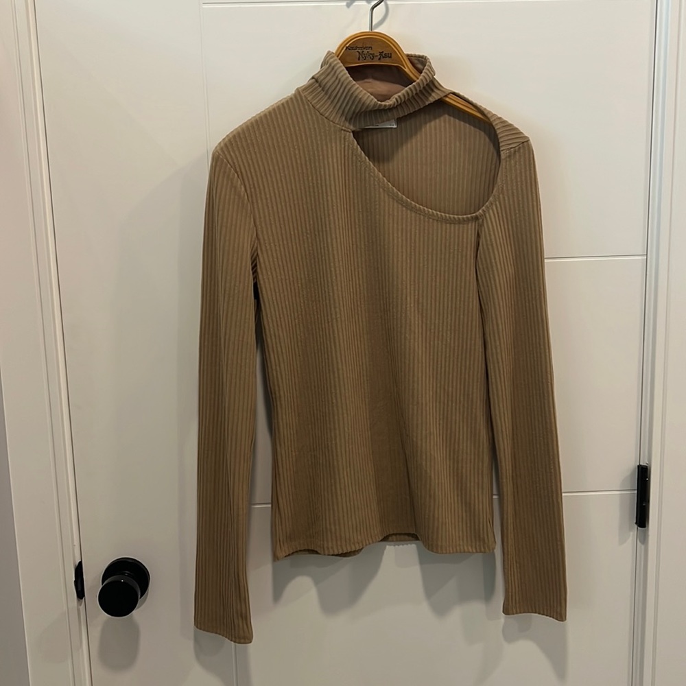 🇺🇸 Oak + Fort long sleeve peek-a-boo shoulder cut out top size medium